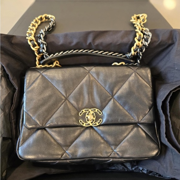 CHANEL 19 Large Quilted Lambskin Chain Fold Over Leather Bag - Picture 1 of 15